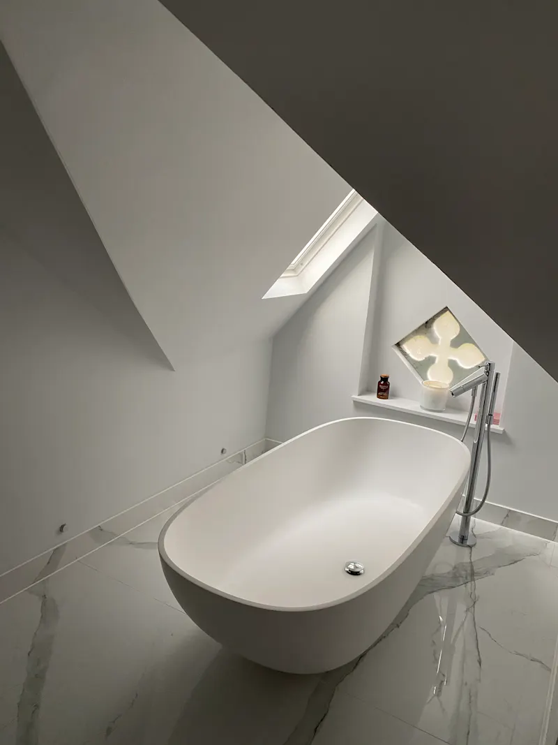 Bath - rolltop at Renovated Chislehurst semi , D2513 (photo 11)