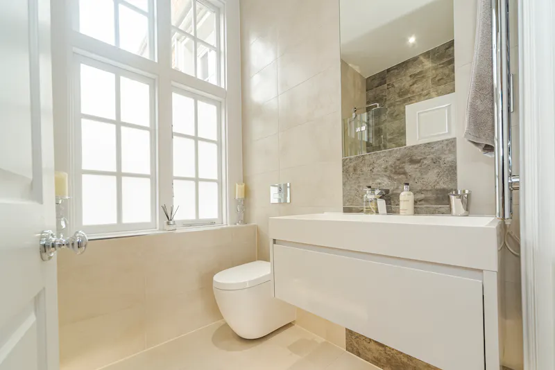 Bathroom at Elegant Buntingford apartment, F1207 (photo 18)