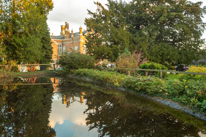Pond at Elegant Buntingford apartment, F1207 (photo 27)