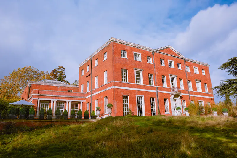 Bracknell Georgian mansion, A1539 (photo 1)