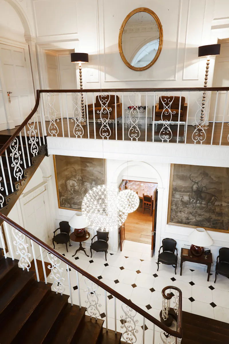 Staircase at Bracknell Georgian mansion, A1539 (photo 4)