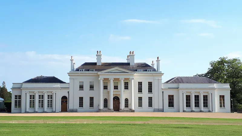 Neo-Classical Chelmsford villa, A1541 (photo 1)