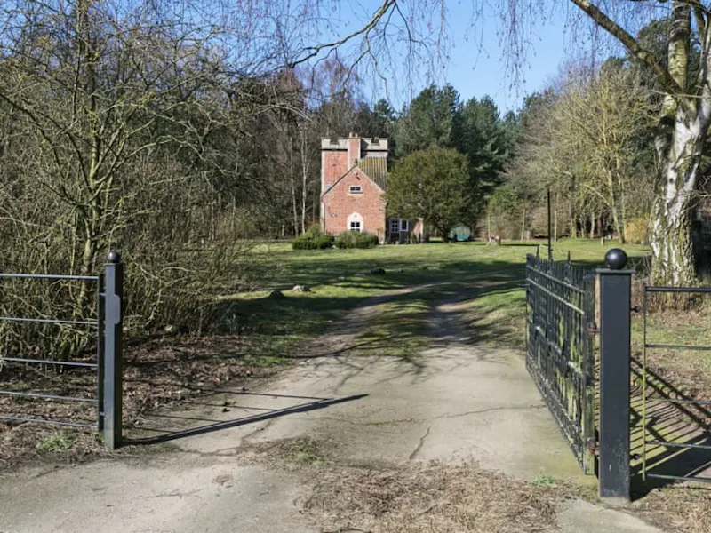 Driveway at Gothic Hilborough hunting lodge, G316 (photo 11)