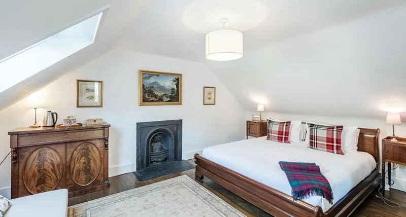 Bedroom at Victorian manse Loch Ness, B1922 (photo 14)