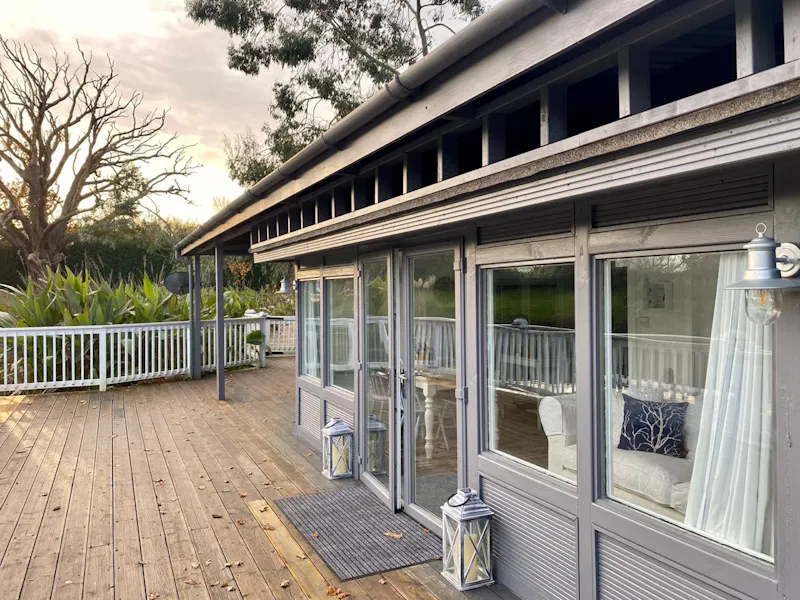 Lake House Cudworth, D2501 (photo 1)