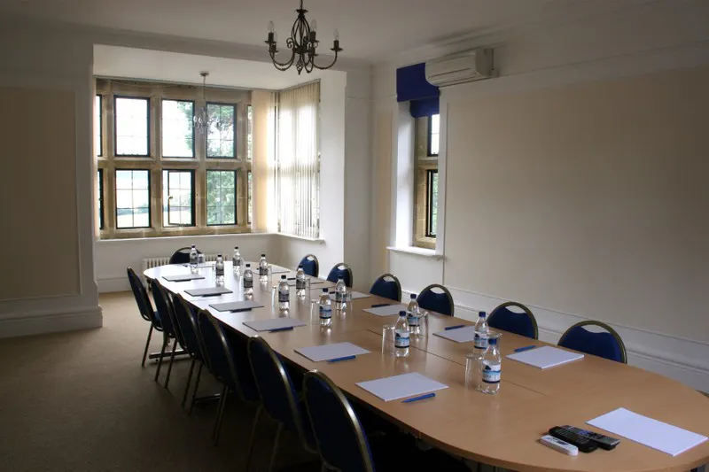 Boardroom at Guildford country house, B1902 (photo 19)