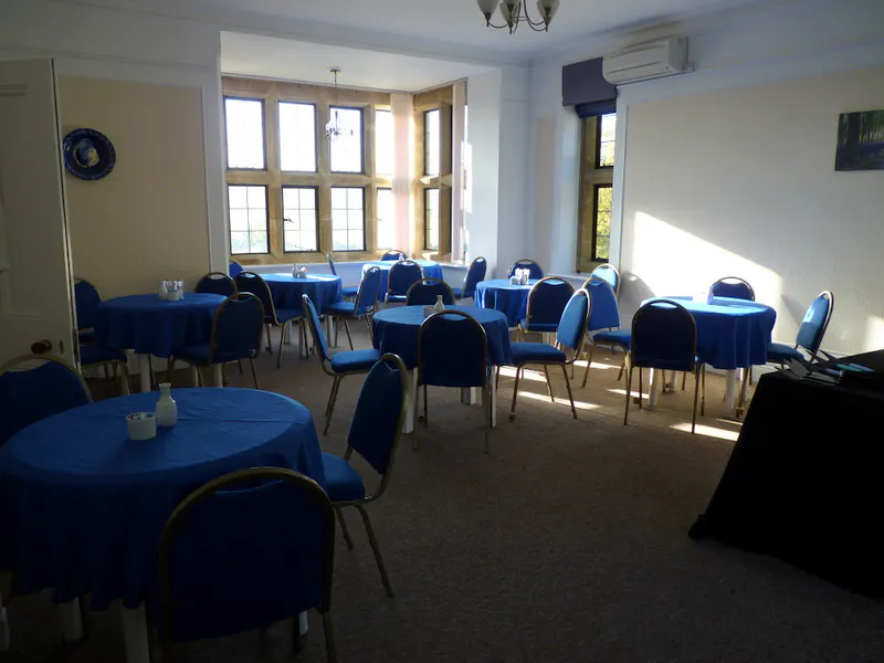 Boardroom at Guildford country house, B1902 (photo 18)