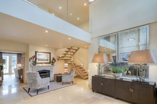 Luxury Kingston house, D2480