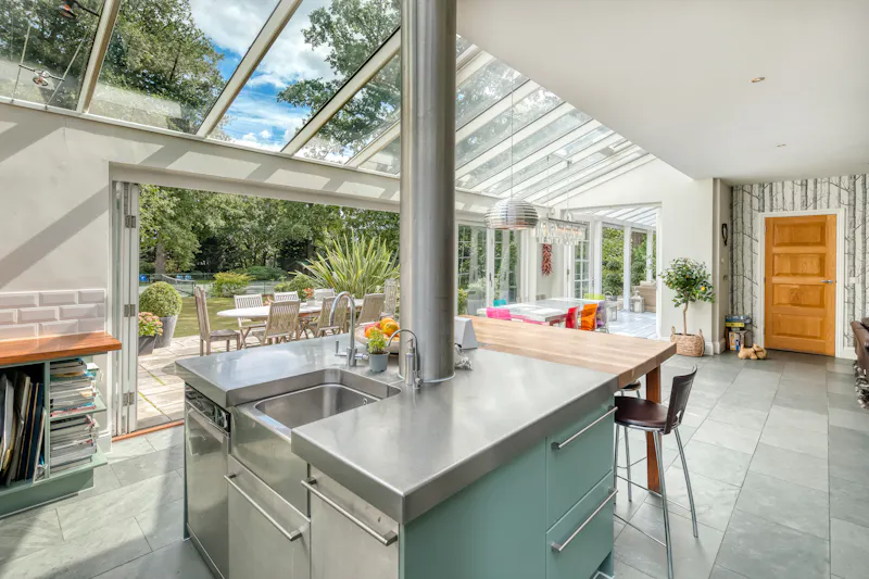 Kitchen at Luxury Kingston house, D2480 (photo 3)