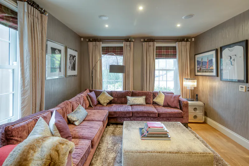 Living Room at Luxury Kingston house, D2480 (photo 7)