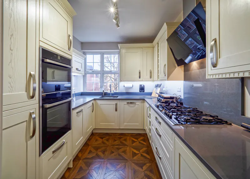 Kitchen at Modern Victorian Apartment, B1907 (photo 2)