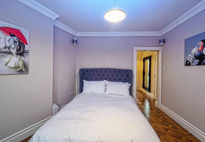 Modern Victorian Apartment, B1907 (photo 18)