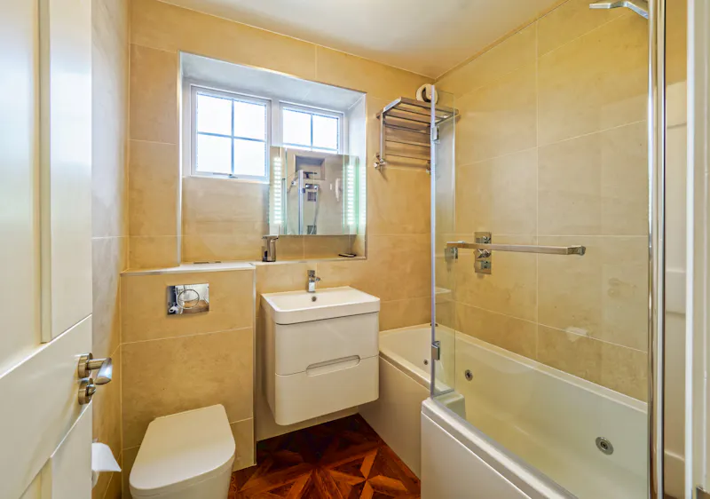 Bathroom at Modern Victorian Apartment, B1907 (photo 10)
