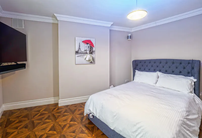 Bedroom at Modern Victorian Apartment, B1907 (photo 17)