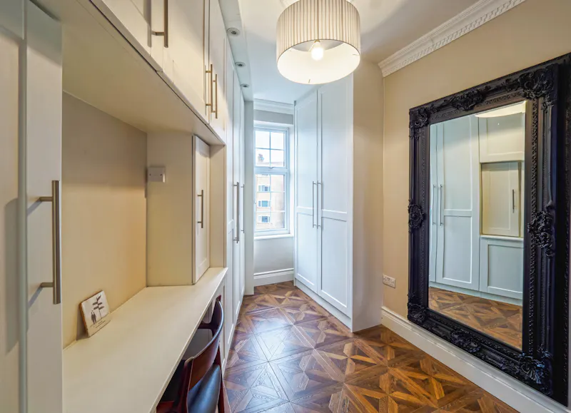Dressing room at Modern Victorian Apartment, B1907 (photo 14)