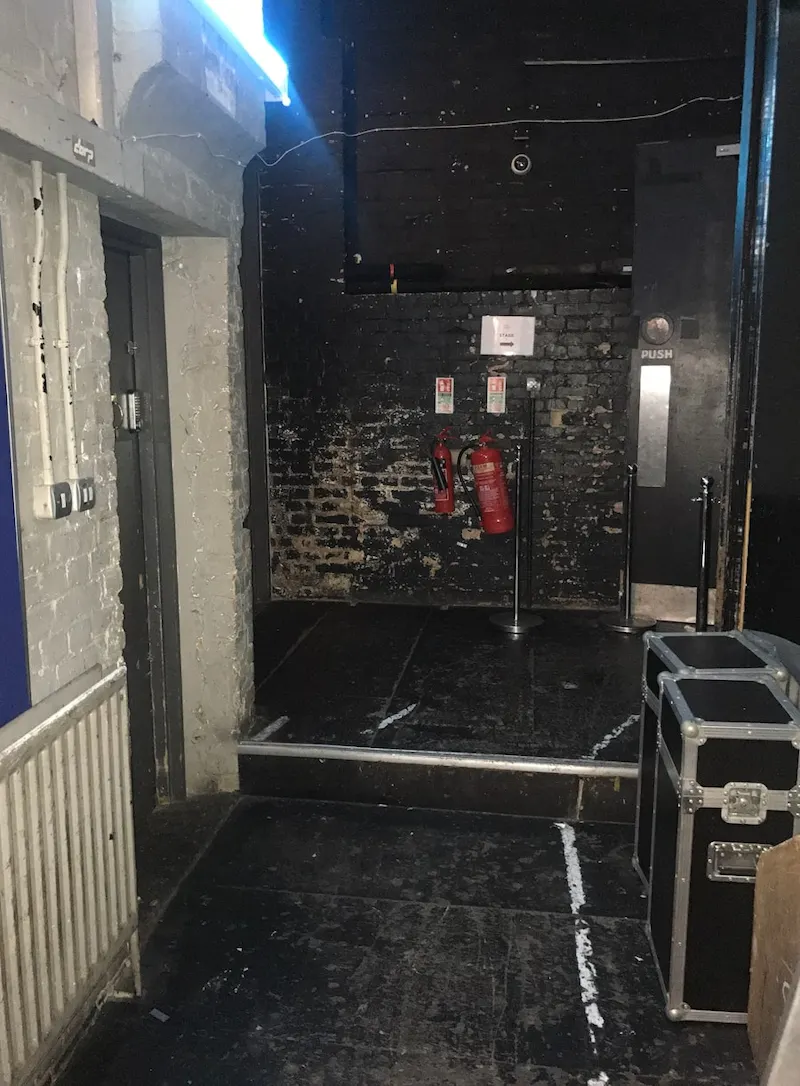 Changing rooms at Opulent Clapham venue, R842 (photo 11)