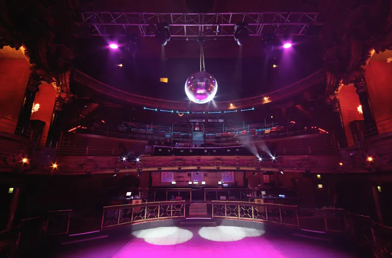 Opulent Clapham venue, R842 (photo 6)