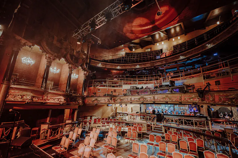 Opulent Clapham venue, R842 (photo 2)