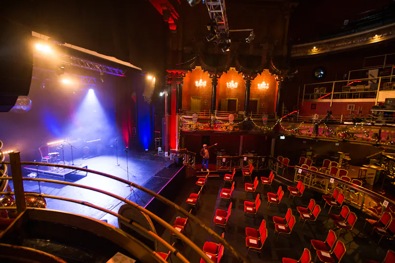 Opulent Clapham venue, R842 (photo 9)