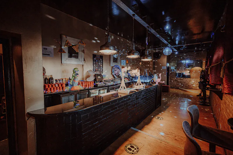 Bar at Opulent Clapham venue, R842 (photo 10)
