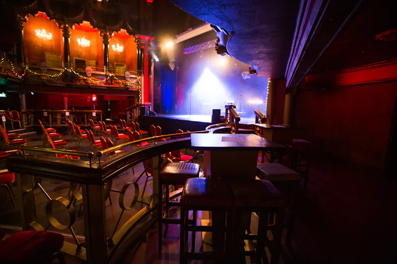 Opulent Clapham venue, R842 (photo 7)
