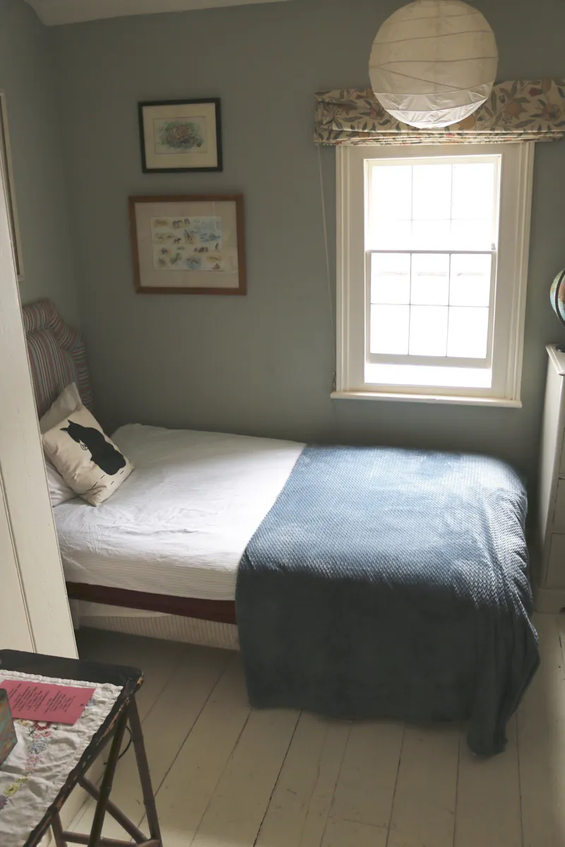 Bedroom at New Forest country house, A1543 (photo 19)