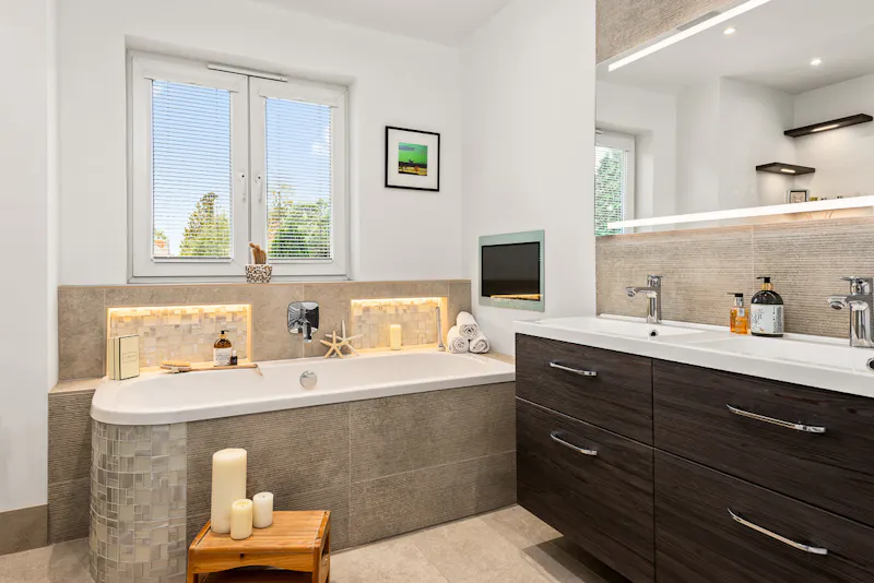 Tiled at Stylish new build in Warlingham, D2483 (photo 16)
