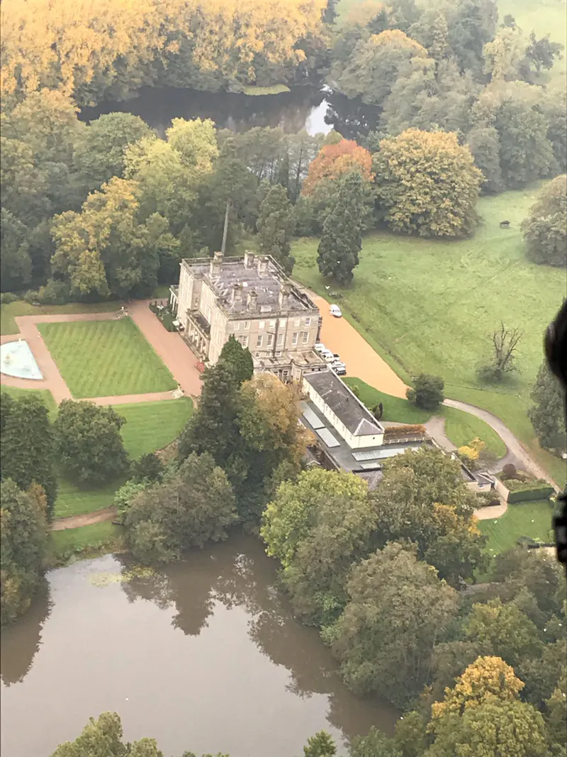 Lake at Elegant Tanworth stately home , A1545 (photo 23)