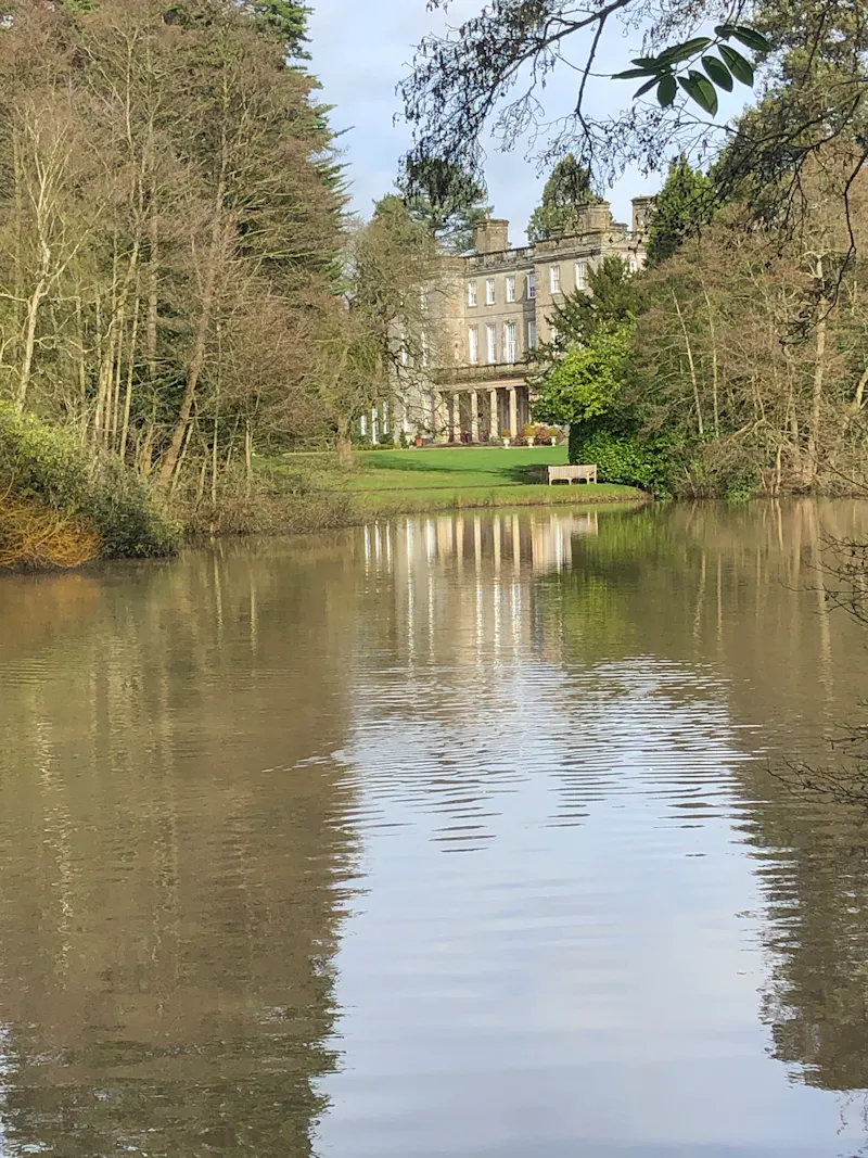 Lake at Elegant Tanworth stately home , A1545 (photo 26)