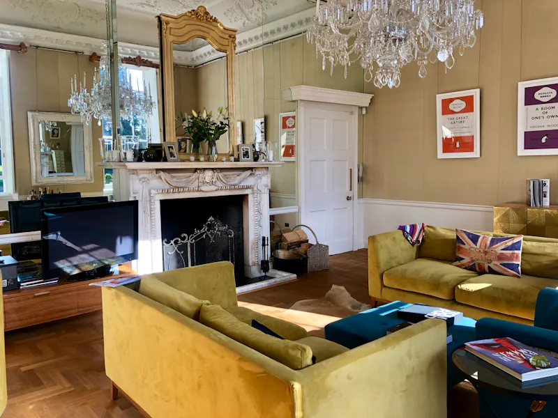 Fireplace at Stylish Tanworth apartment , F1206 (photo 10)
