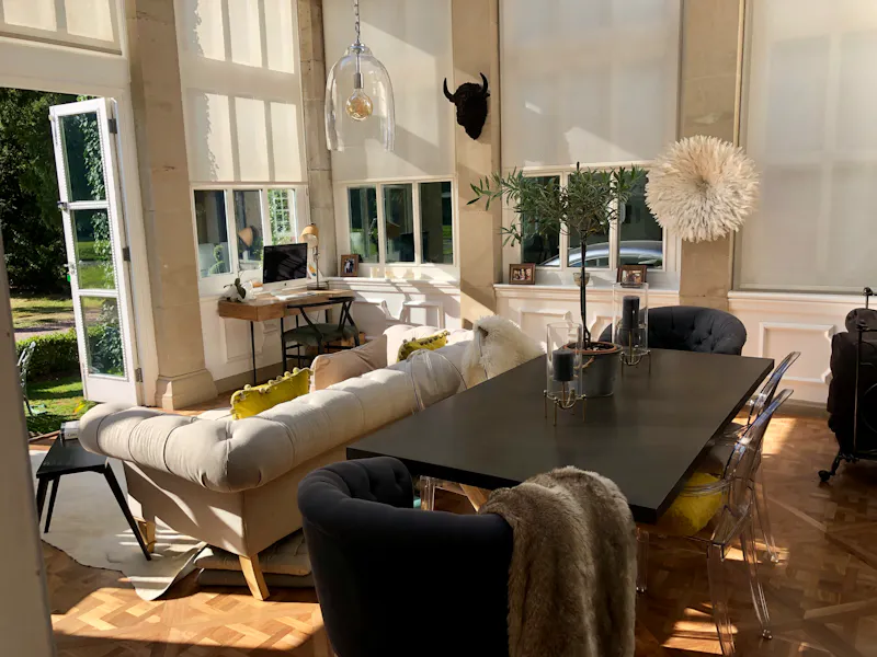 Dining room at Stylish Tanworth apartment , F1206 (photo 4)