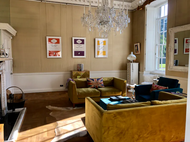Drawing room at Stylish Tanworth apartment , F1206 (photo 7)