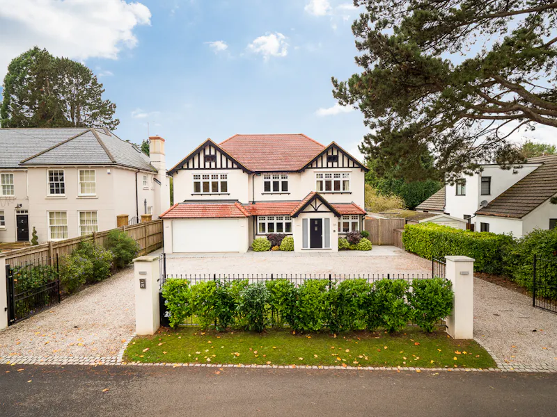 Driveway at Stylish new build in Warlingham, D2483 (photo 1)