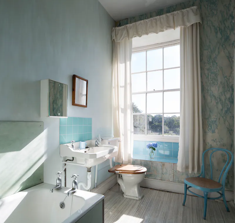 Bathroom at Devon Georgian House, A1592 (photo 33)