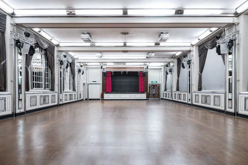 Stage at Art deco ballroom in Holborn, P590 (photo 9)