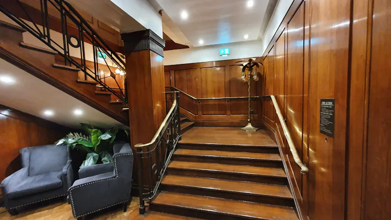 Staircase at Art deco ballroom in Holborn, P590 (photo 4)