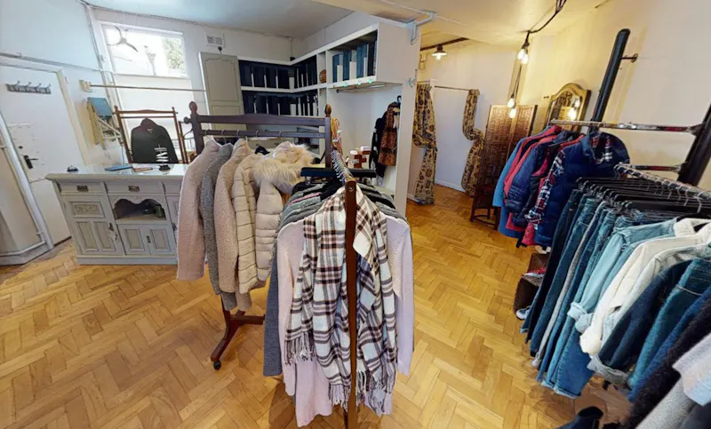 Felpham clothes shop, SHOP42 (photo 2)