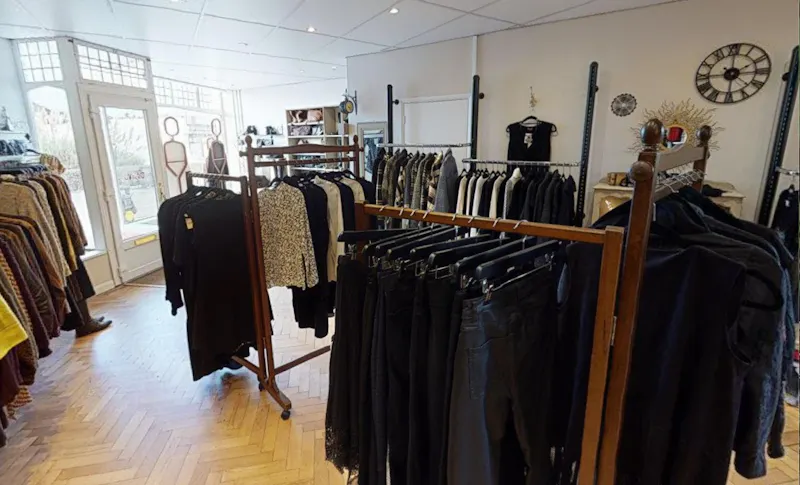 Felpham clothes shop, SHOP42 (photo 4)
