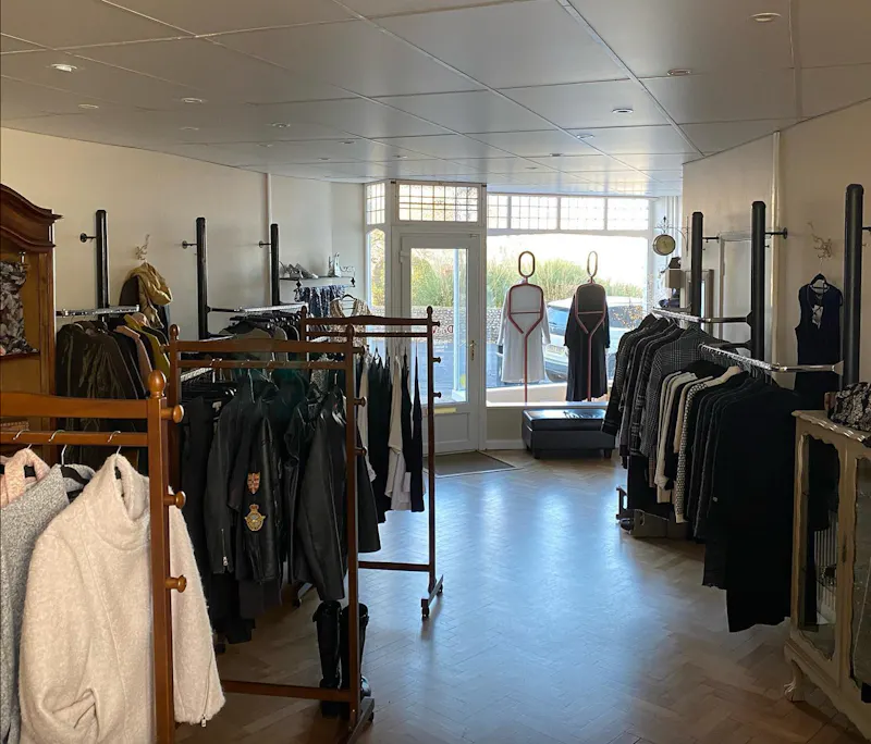 Felpham clothes shop, SHOP42 (photo 6)