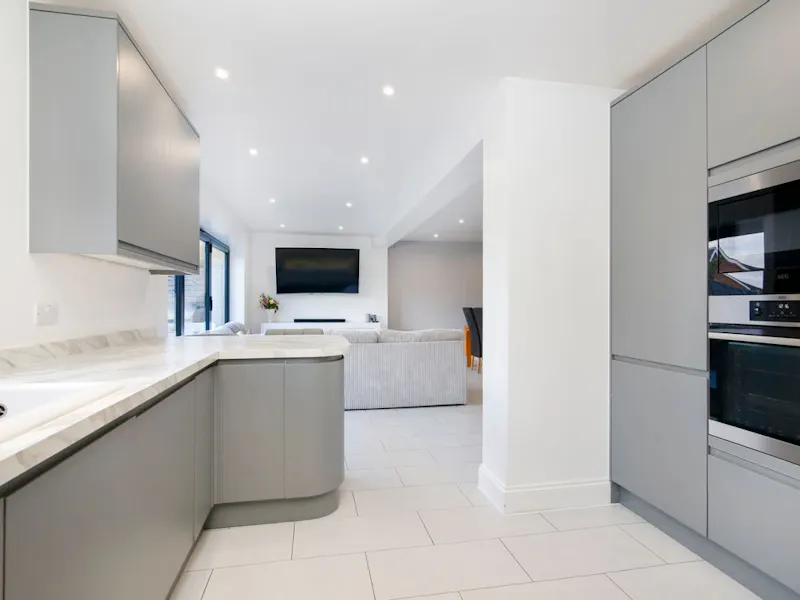 Neutral modern semi in Sidcup, D2536 (photo 2)