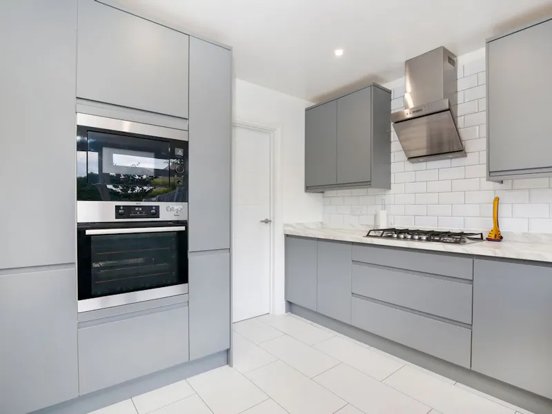 Kitchen at Neutral modern semi in Sidcup, D2536 (photo 1)