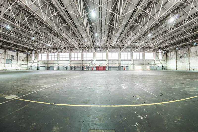 Floor - concrete at Oxfordshire 444 acre venue, N487 (photo 24)