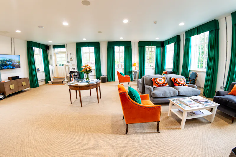 Sitting room at Oxfordshire 444 acre venue, N487 (photo 32)