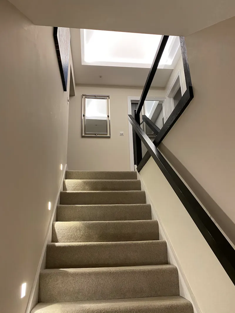 Staircase at Contemporary Sunningdale house, K461 (photo 13)
