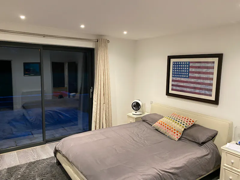 Bedroom at Contemporary Sunningdale house, K461 (photo 14)