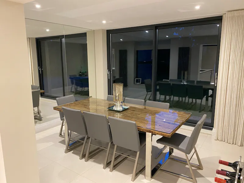 Dining room at Contemporary Sunningdale house, K461 (photo 10)