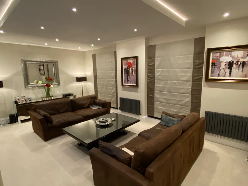 Sitting room at Contemporary Sunningdale house, K461 (photo 11)