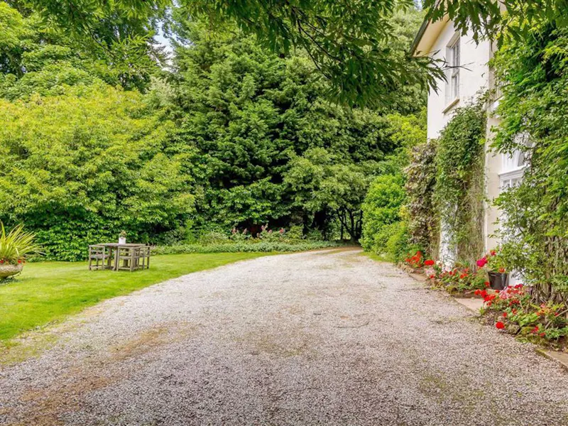 Driveway at Georgian villa Bromsash, A1565 (photo 33)