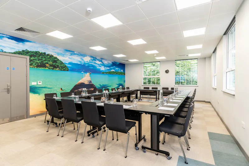 Office at Luxe mansion hotel Woking, R847 (photo 12)
