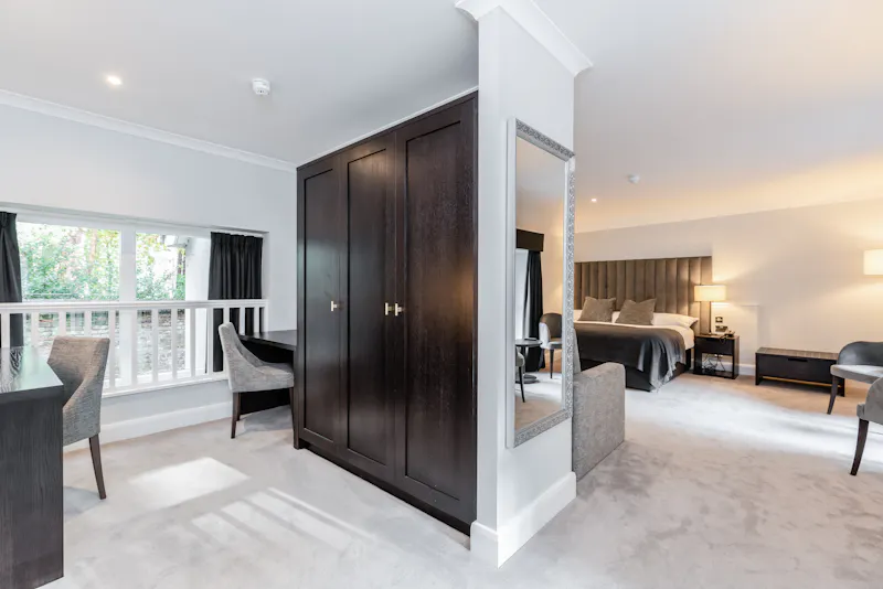 Open plan at Luxe mansion hotel Woking, R847 (photo 16)
